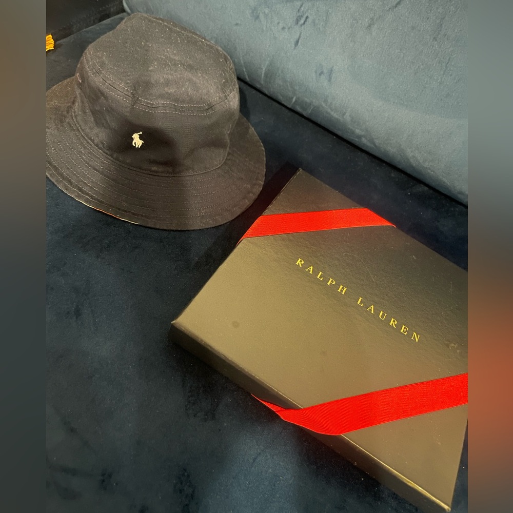 Reversible Ralph Lauren bucket hat size 2-3T